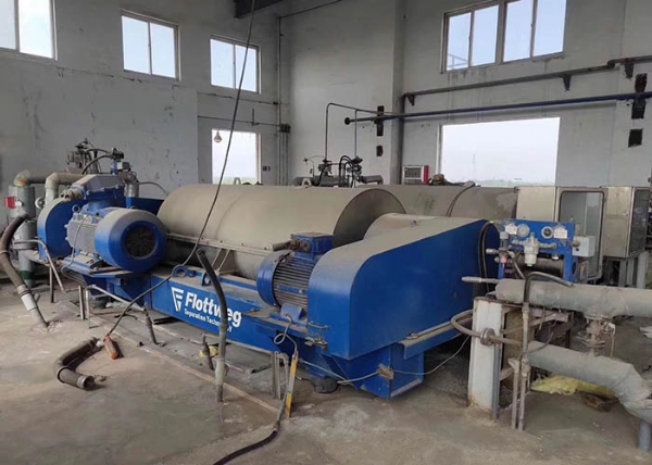 二手進(jìn)口臥螺離心機(jī)