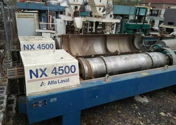 二手進(jìn)口臥螺離心機(jī)